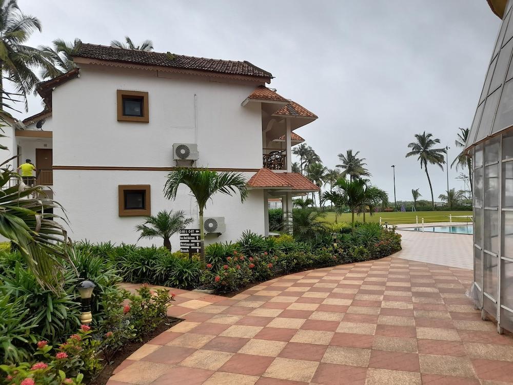 Nanu Beach Resort & Spa Betalbatim Exterior photo